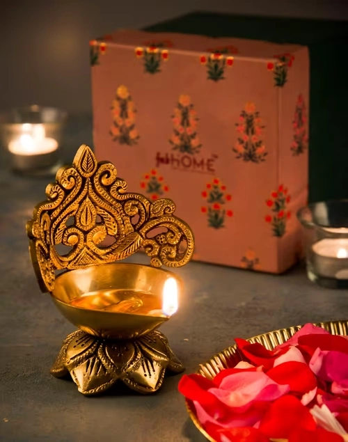Gold Mehnoor Metal Gaddi Diya Gift Set 4 Gold Mehnoor Metal Gaddi Diya Gift Set