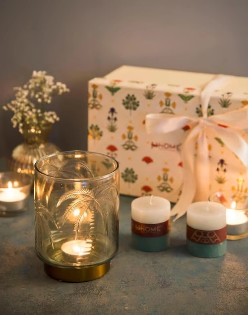 Green Dhaani Glass Etched T-Lite Holder Gift Set With 2 Pillar Candles