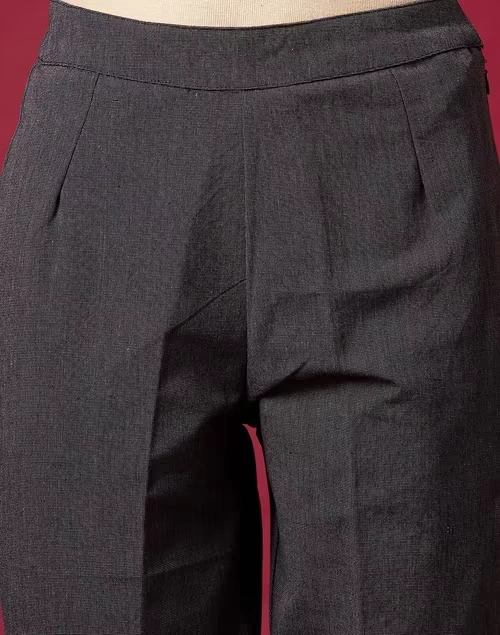 Black Cotton Slim Fit Casual Cropped Pant