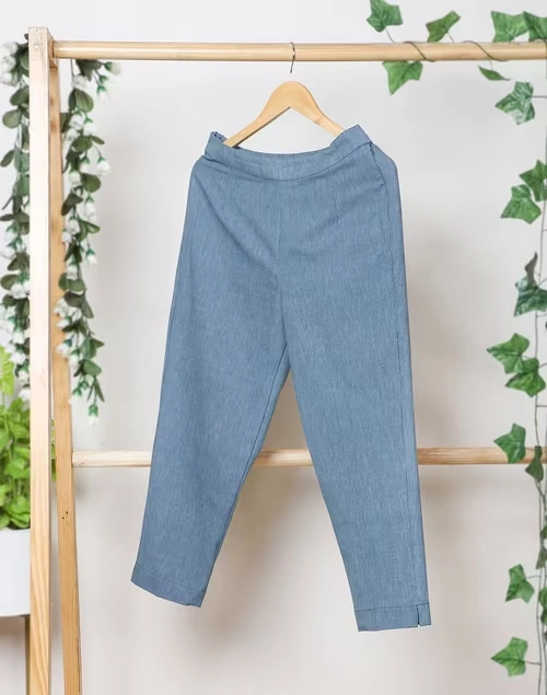 Blue Cotton Slim Fit Casual Cropped Pant
