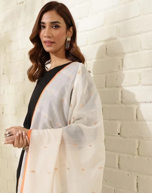 Beige Cotton Silk Blend Banarasi Dupatta 4 Beige Cotton Silk Blend Banarasi Dupatta