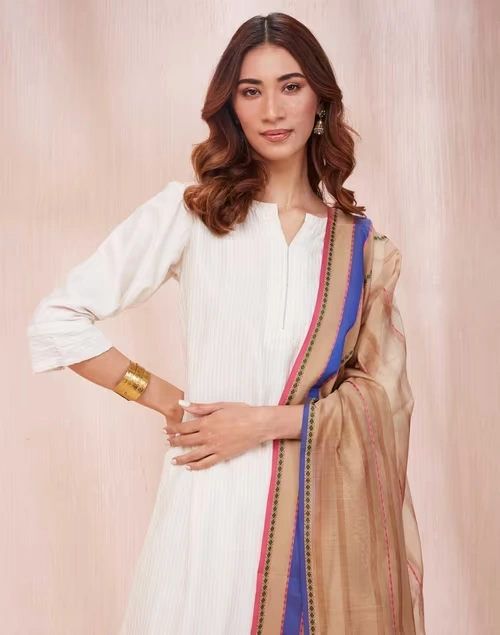 Beige Cotton Silk Maheshwari Dupatta 4 Beige Cotton Silk Maheshwari Dupatta