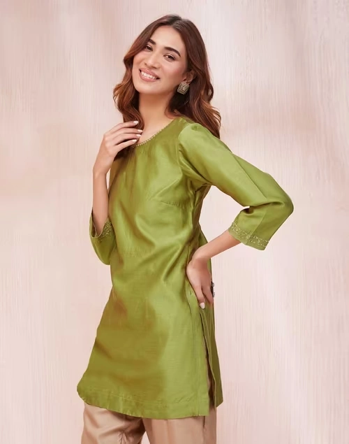 Green Cotton Silk Embroidered Slim Fit Short Kurta