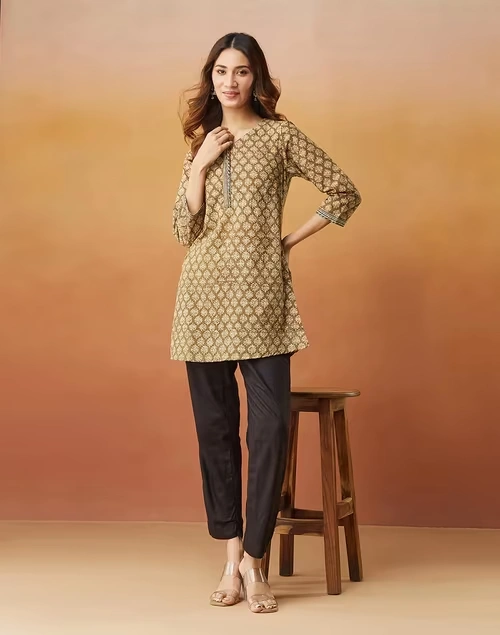 Green Cotton Kalamkari Printed Short Kurta