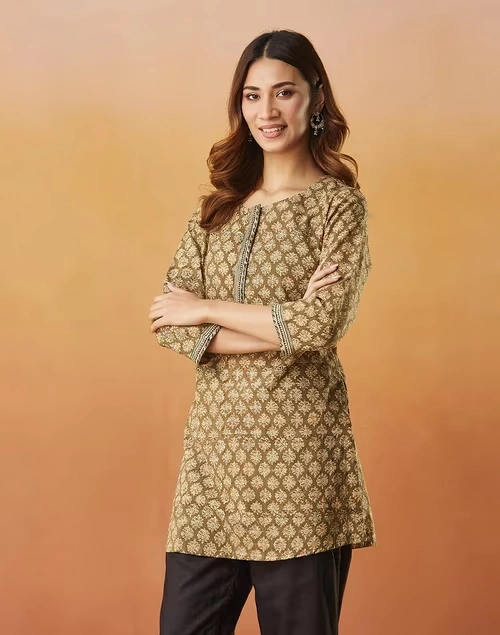 Green Cotton Kalamkari Printed Short Kurta