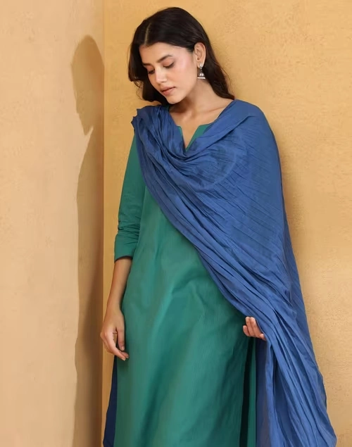 Avni Green Cotton Blend Regular Fit Kurta & Dupatta Set 3 Avni Green Cotton Blend Regular Fit Kurta & Dupatta Set