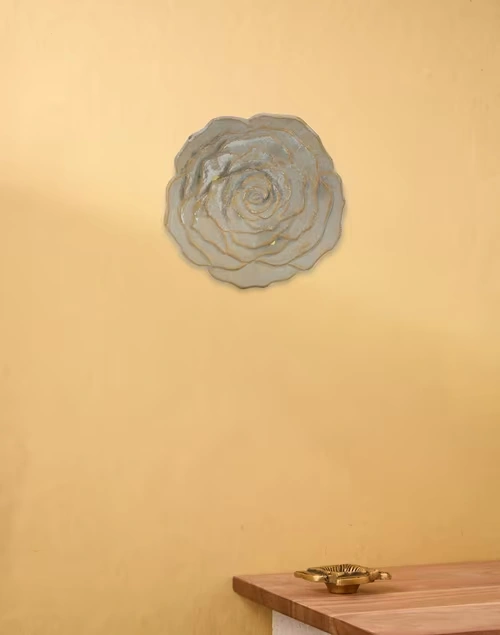 Grey Nira Metal Trinket