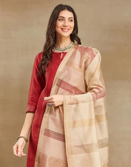 Beige Cotton Silk Blend Maheshwari Dupatta 4 Beige Cotton Silk Blend Maheshwari Dupatta