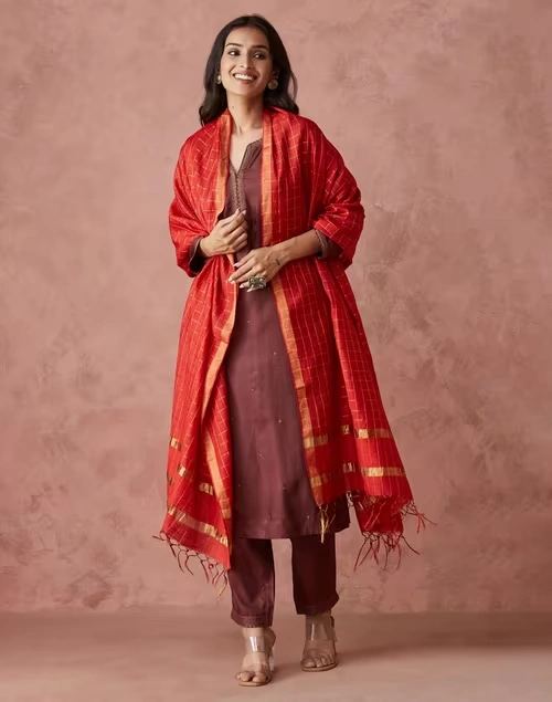 Maroon Silk Blend Woven Dupatta 3 Maroon Silk Blend Woven Dupatta