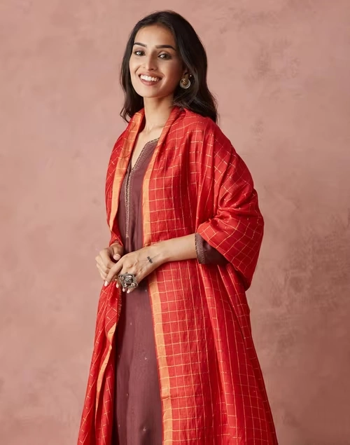 Maroon Silk Blend Woven Dupatta 4 Maroon Silk Blend Woven Dupatta