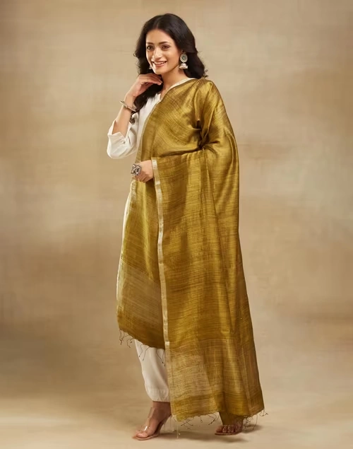 Green Silk Hand Woven Dupatta 3 Green Silk Hand Woven Dupatta