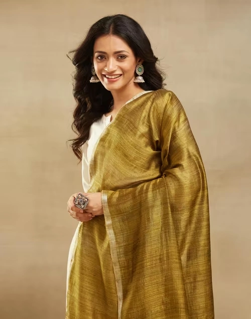 Green Silk Hand Woven Dupatta 4 Green Silk Hand Woven Dupatta