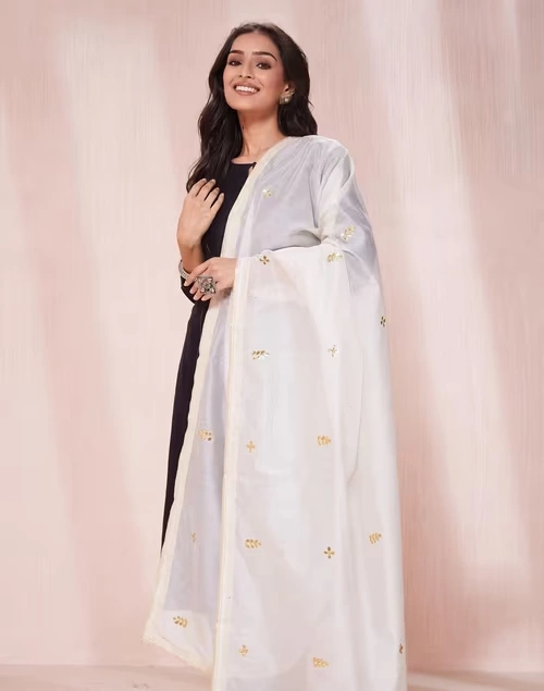 White Cotton Silk Embroidered Dupatta 3 White Cotton Silk Embroidered Dupatta