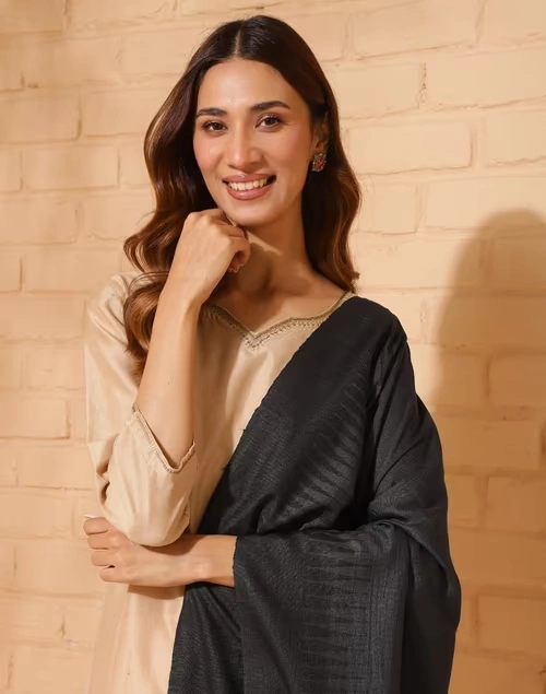 Black Cotton Silk Woven Dupatta 4 Black Cotton Silk Woven Dupatta