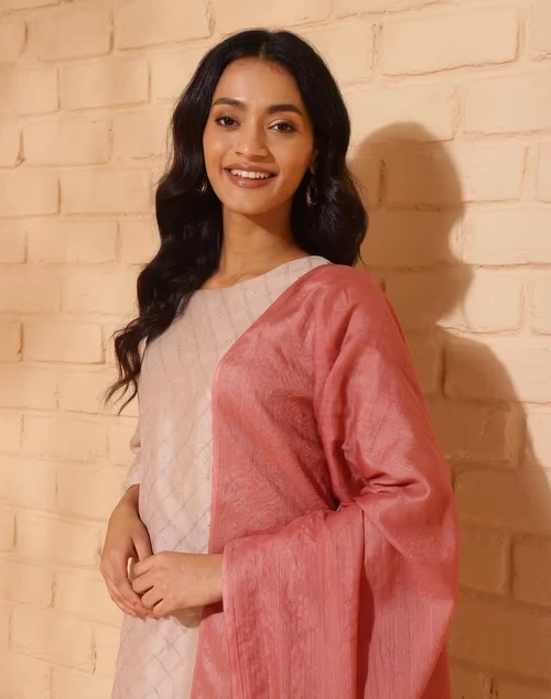 Pink Silk Blend Woven Dupatta 4 Pink Silk Blend Woven Dupatta