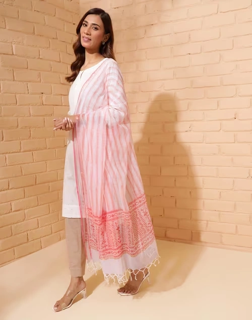 Beige Cotton Silk Blend Maheshwari Dupatta 3 Beige Cotton Silk Blend Maheshwari Dupatta