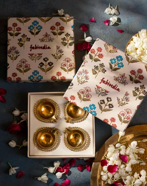 Brass Mivaan Oval Diya Gift Set