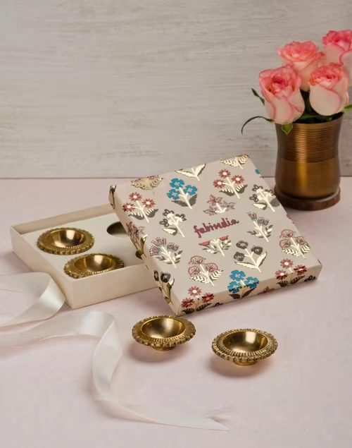 Brass Mivaan Round Diya Gift Set