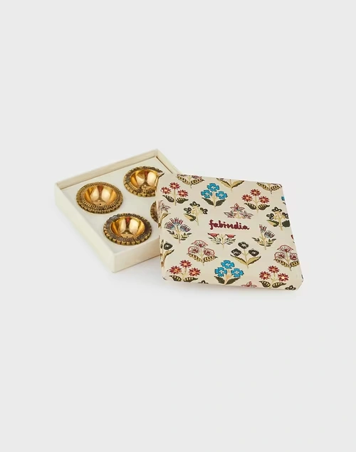 Brass Mivaan Round Diya Gift Set 4 Brass Mivaan Round Diya Gift Set