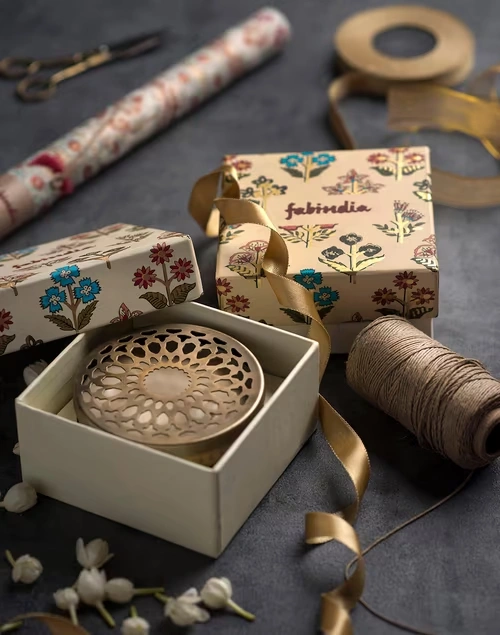 Brass Idris Candle Oakwood Fragrance Gift Set