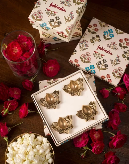 Brass Mivaan Lotus Diya Gift Set