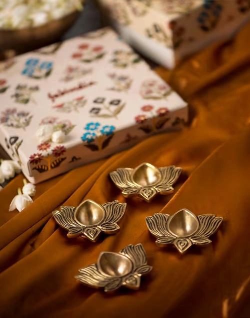 Brass Mivaan Lotus Diya Gift Set