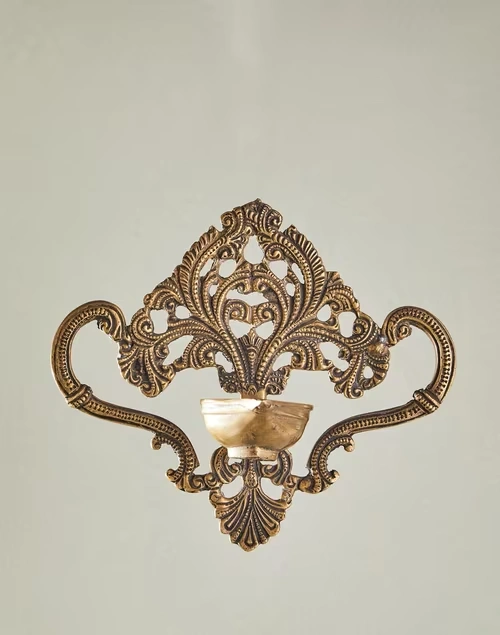 Antique Brass Mehnoor Casted Oil Lamp Metal