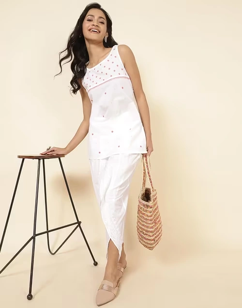 White Cotton Chikankari Slim Fit Short Kurta